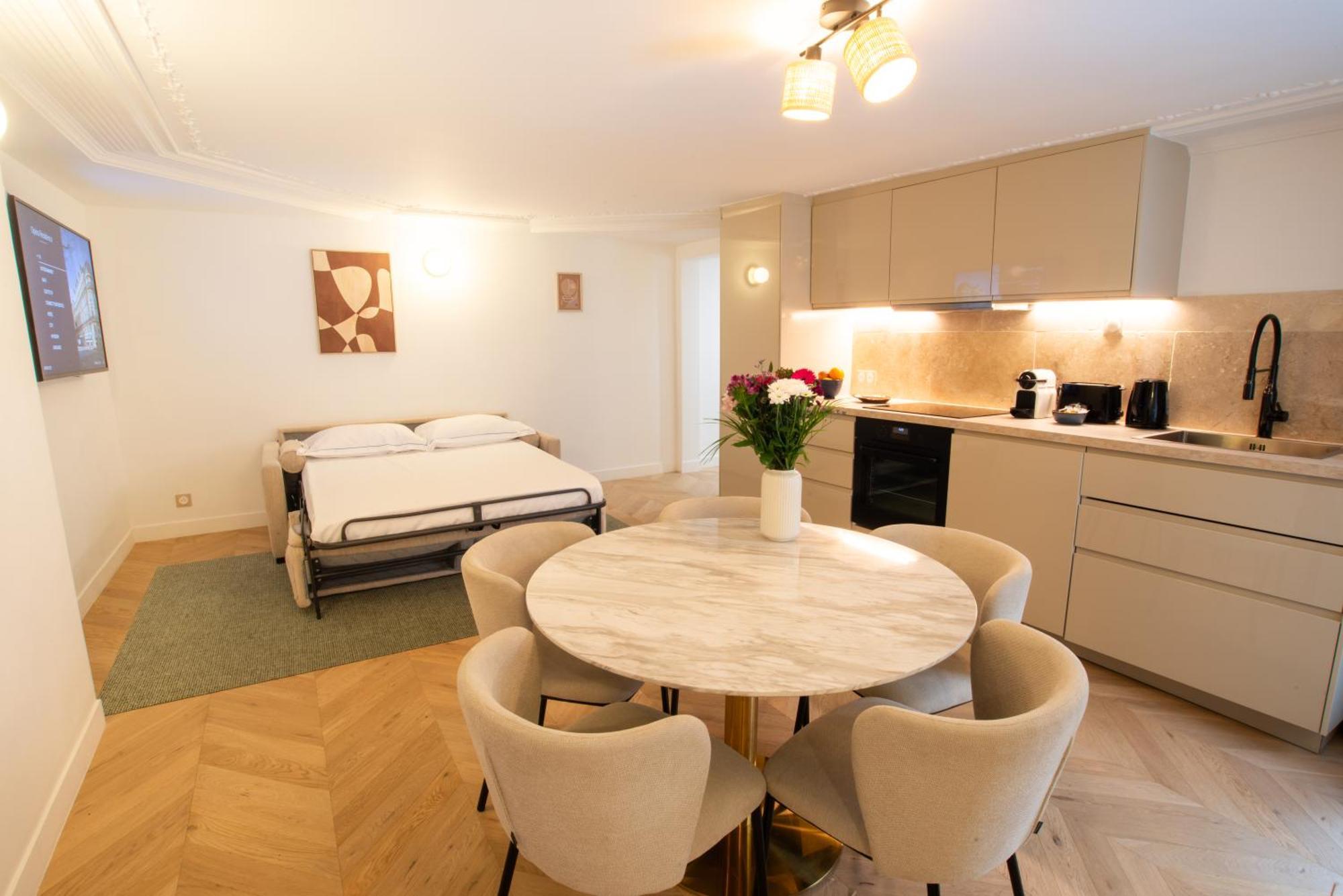 Quartier Libre Madeleine Apartment
